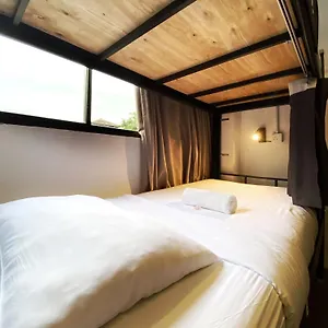  Hostal Pine Armenian
